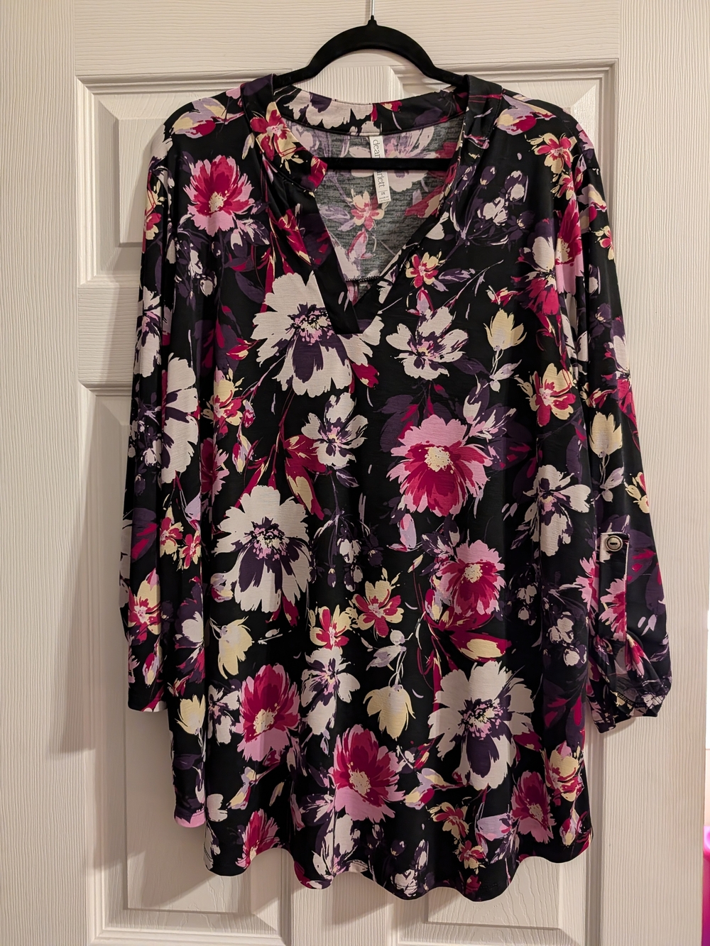 Dear Scarlett Floral V-Neck Tunic Blouse in Black and Magenta